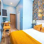 Air-Conditioned & Fully Equipped Studio In Paris 17